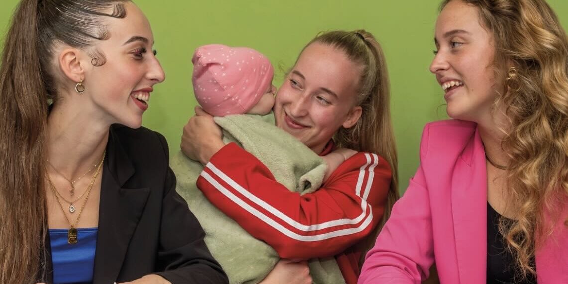 Luister terug: Tentoonstelling over pleegzorg in Frans Hals Museum