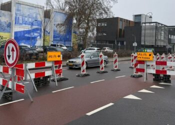 Kademuur Prins Hendrikbrug wordt hersteld: Leidsevaart tijdelijk dicht