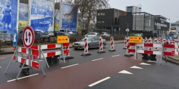 Kademuur Prins Hendrikbrug wordt hersteld: Leidsevaart tijdelijk dicht